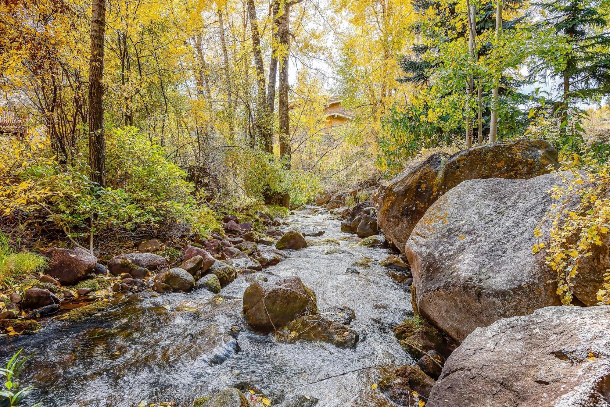 Peaceful Creek View From The Deck! Walk To Shuttle Villa Vail Buitenkant foto