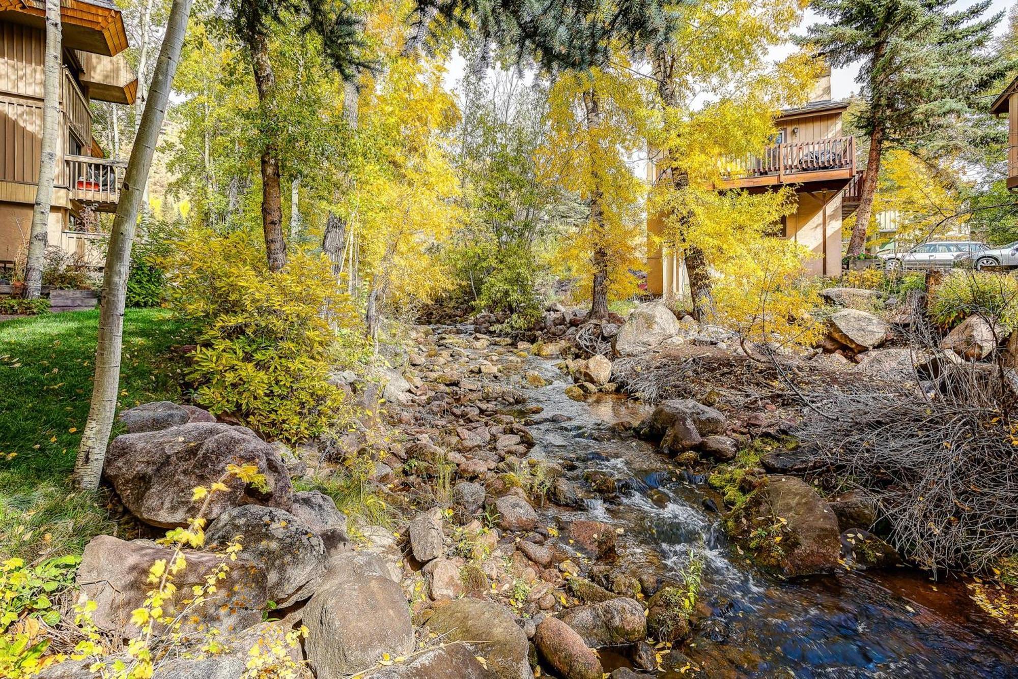 Peaceful Creek View From The Deck! Walk To Shuttle Villa Vail Buitenkant foto